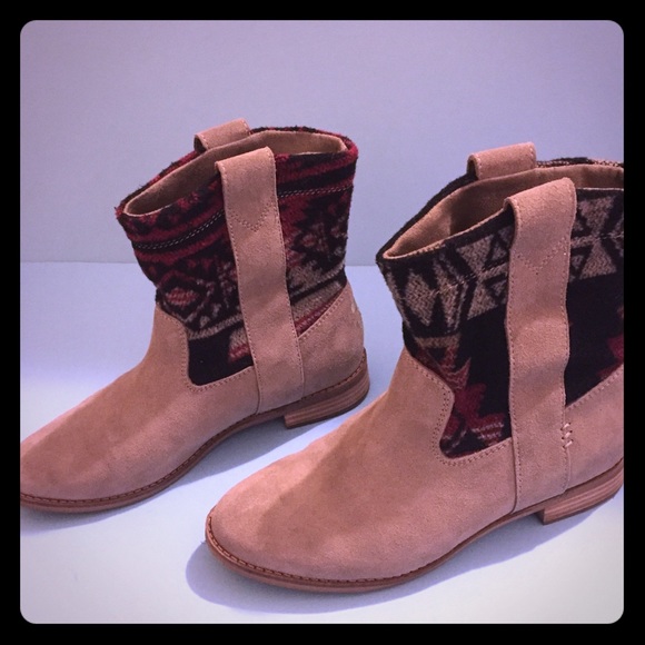 Toms Shoes - TOMS LAUREL SUEDE/WOOL BOOTS -GUC